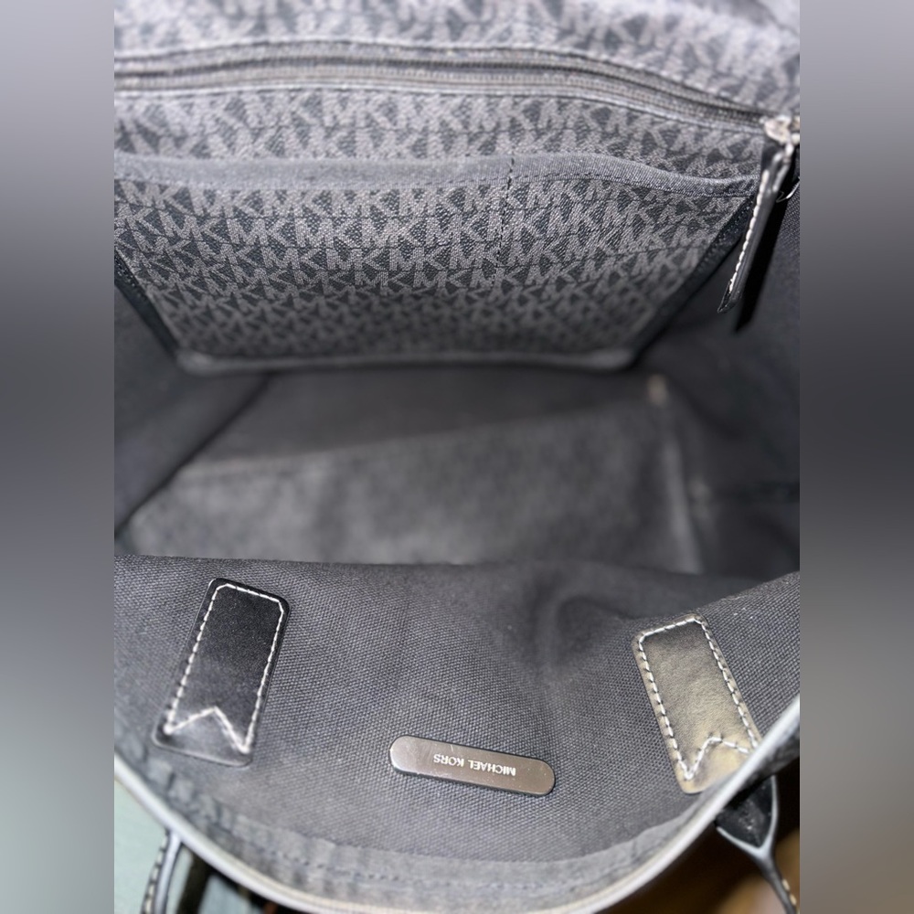 MICHAEL KORS TRAVEL LARGE TOP ZIP TOTE - Picture 11 of 14